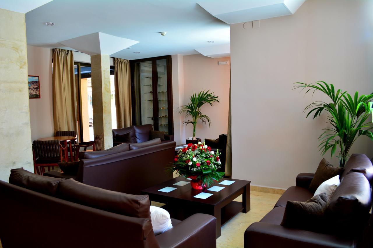Hotel L'Escala Кулера Екстериор снимка